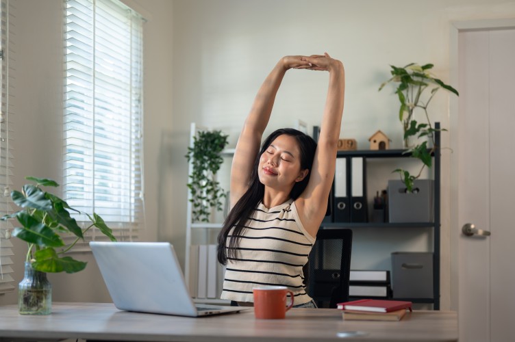Struggling with Neck Pain at Work? Here’s How a Chiropractor in Guildford Can Help